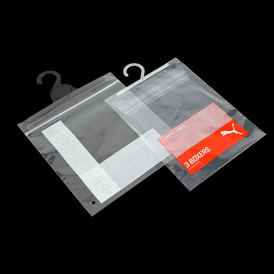 Βιοδιασπάσιμη σαφής πολυ συσκευάζοντας τσάντα ενδυμάτων με το γάντζο